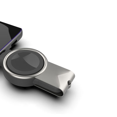 Buen precio Cargador inalámbrico de reloj Samsung negro con conexión USB tipo C y tipo A en línea